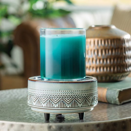 https://www.candlewarmers.com/wp-content/uploads/2021/12/CWDSAF_LivingRoom_Candle_LR__08574.1641506282.1280.1280-536x536.jpg